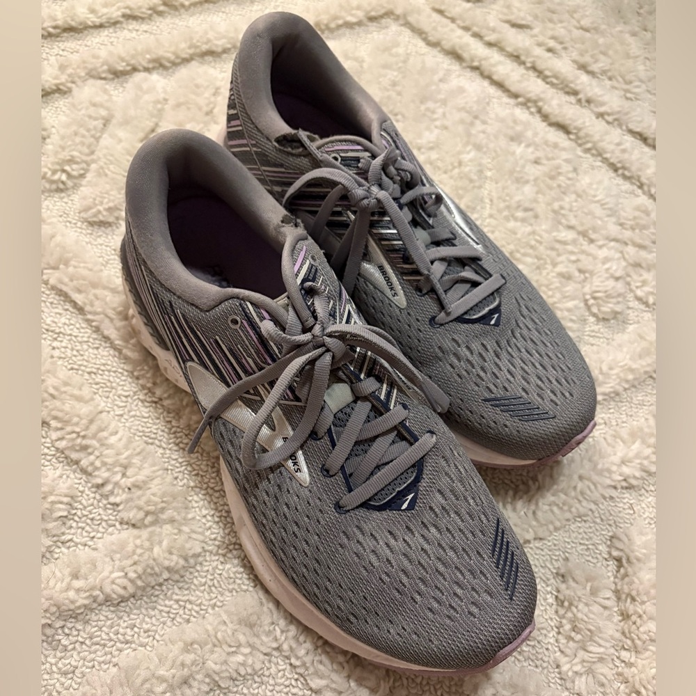 Brooks Adrenaline 21 Women's gray and lavender Athletic Shoes